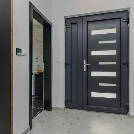 4 Bedroom Awesome In Vakantiehuis Posedarje