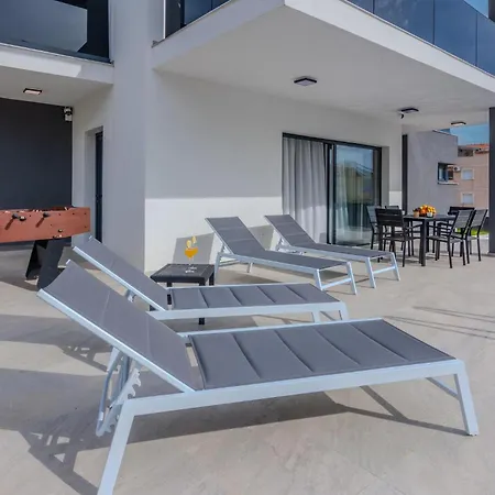 4 Bedroom Awesome In *