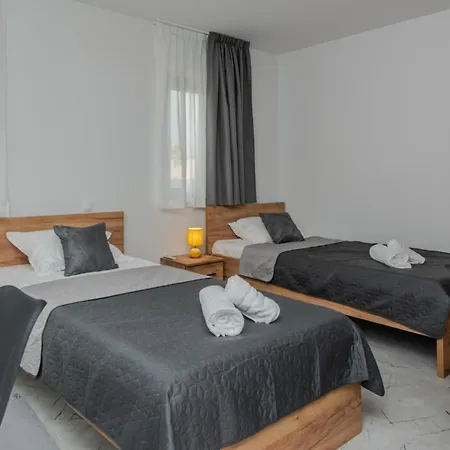 4 Bedroom Awesome In Vakantiehuis *