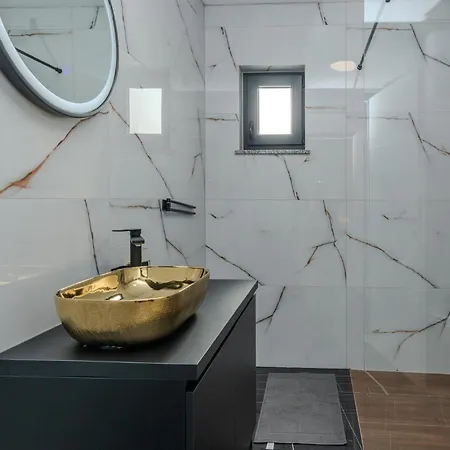 4 Bedroom Awesome In * Posedarje