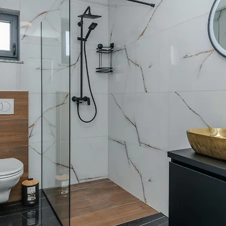 4 Bedroom Awesome In Casa vacanze