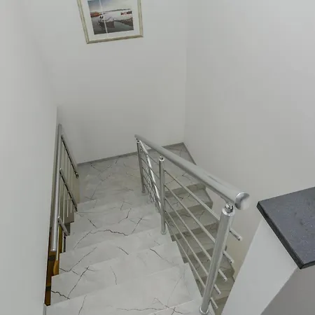 4 Bedroom Awesome In Casa vacanze *